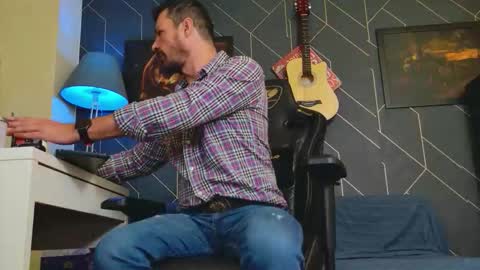 Aaron online show from 10/20/25, 04:13