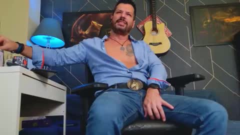 Aaron online show from 10/21/25, 02:01