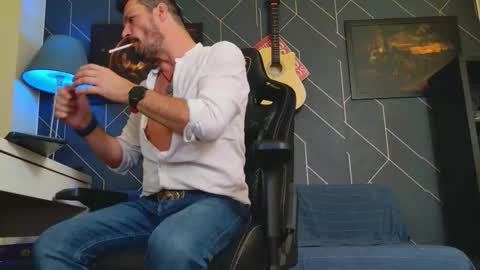 Aaron online show from 10/21/25, 02:07