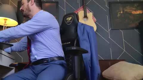 Aaron online show from 12/22/25, 02:19