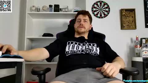Snapshot of aaronlegend chatting on 06/12/26, 04:22 Aaron online show from 06/12/26, 04:22