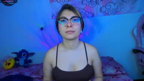 Snapshot of abbie_senjen chatting on 04/17/26, 11:19 April online show from 04/17/26, 11:19