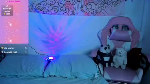 Snapshot of abbie_senjen chatting on 05/18/26, 10:21 April online show from 05/18/26, 10:21