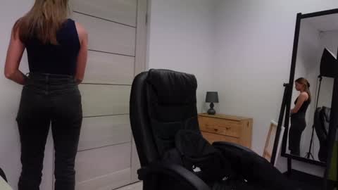 Snapshot of abby_laker chatting on 12/29/24, 02:17 ABBY LAKER online show from 12/29/24, 02:17