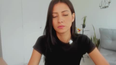 Snapshot of abbyada chatting on 12/01/25, 07:19 Laura online show from 12/01/25, 07:19