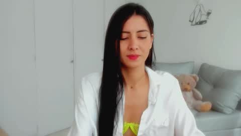 Laura  online show from 12/21/25, 04:03