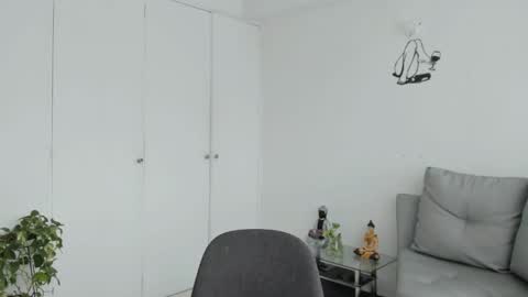 Laura  online show from 04/10/26, 04:44