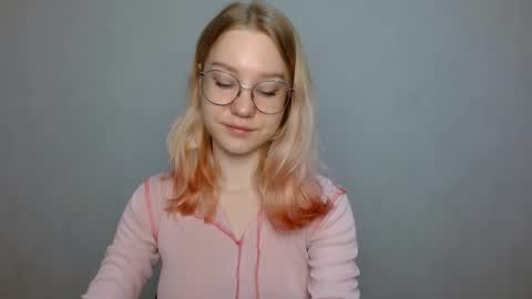 Snapshot of abbymoore__ chatting on 01/12/25, 09:40 Abby Lovense is active online show from 01/12/25, 09:40