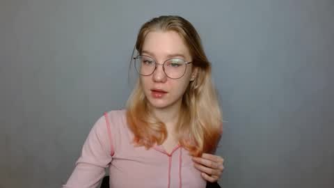 Snapshot of abbymoore__ chatting on 01/29/25, 09:12 Abby Lovense is active online show from 01/29/25, 09:12