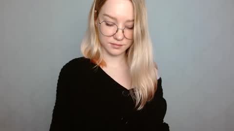 Snapshot of abbymoore__ chatting on 02/10/25, 11:25 Abby Lovense is active online show from 02/10/25, 11:25