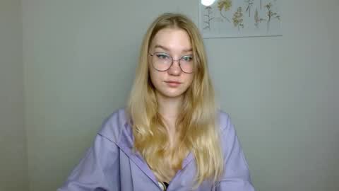 Snapshot of abbymoore__ chatting on 11/04/25, 09:30 Abby Lovense is active online show from 11/04/25, 09:30