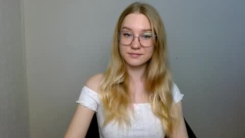 Snapshot of abbymoore__ chatting on 11/24/25, 03:23 Abby Lovense is active online show from 11/24/25, 03:23