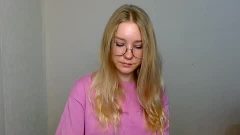 Snapshot of abbymoore__ chatting on 11/28/25, 09:01 Abby Lovense is active online show from 11/28/25, 09:01