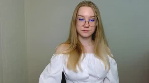 Abby Lovense is active online show from 03/05/26, 10:11