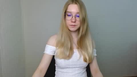 Abby Lovense is active online show from 03/22/26, 10:51