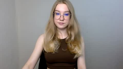 Abby Lovense is active online show from 04/11/26, 03:16