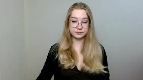 Abby Lovense is active online show from 04/30/26, 10:54