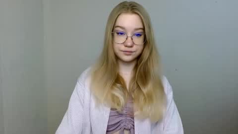 Abby Lovense is active online show from 05/02/26, 10:09