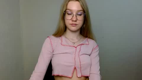 Snapshot of abbymoore__ chatting on 06/19/26, 02:43 Abby Lovense is active online show from 06/19/26, 02:43