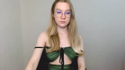 Snapshot of abbymoore__ chatting on 06/24/26, 10:14 Abby Lovense is active online show from 06/24/26, 10:14
