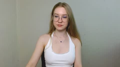 Snapshot of abbymoore__ chatting on 07/12/26, 10:39 Abby Lovense is active online show from 07/12/26, 10:39