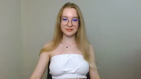 Snapshot of abbymoore__ chatting on 07/13/26, 11:35 Abby Lovense is active online show from 07/13/26, 11:35