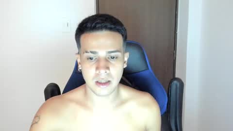 Independence model AbelAsburgo online show from 12/14/24, 12:01