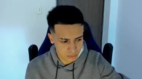 Independence model AbelAsburgo online show from 02/12/25, 11:18