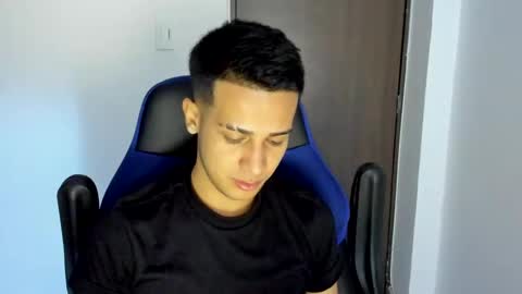 Independence model AbelAsburgo online show from 02/15/25, 06:55