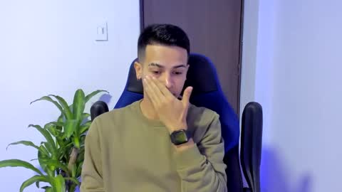 Independence model AbelAsburgo online show from 03/09/25, 07:23