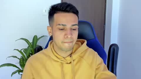 Independence model AbelAsburgo online show from 03/10/25, 11:32