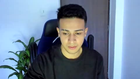 Independence model AbelAsburgo online show from 03/11/25, 05:05