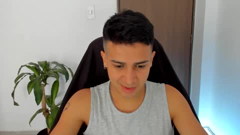 Independence model AbelAsburgo online show from 10/08/25, 02:04