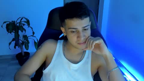 Independence model AbelAsburgo online show from 11/07/25, 02:22