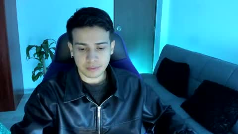 Independence model AbelAsburgo online show from 11/19/25, 02:44