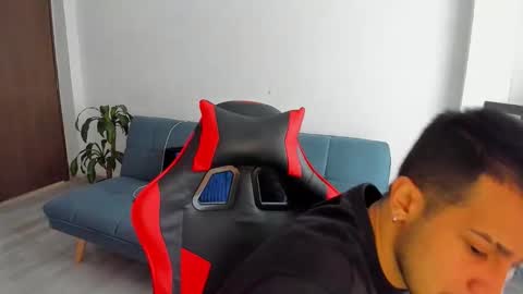 Independence model AbelAsburgo online show from 03/08/26, 10:02