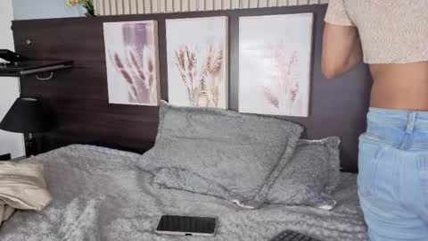 abella_as_ online show from 05/16/26, 10:36