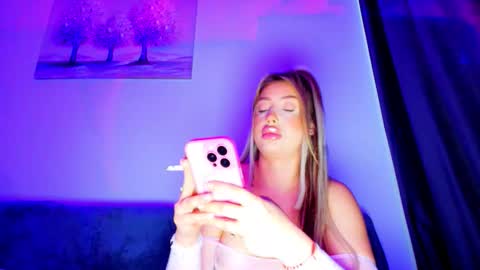 Snapshot of abella_soleill chatting on 03/11/26, 06:19 abella_soleill online show from 03/11/26, 06:19