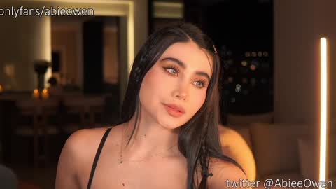 abie_owen online show from 11/22/25, 11:37