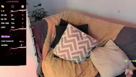 Snapshot of abigail_luna_ chatting on 11/14/25, 04:44 abi online show from 11/14/25, 04:44