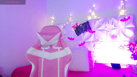 Abril  online show from 10/08/25, 09:40