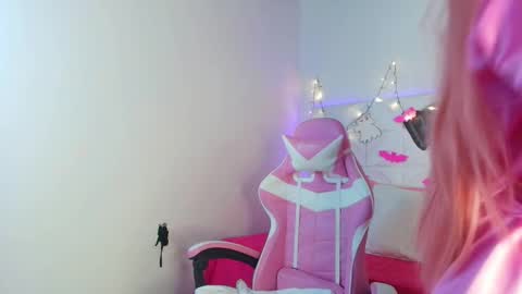 Abril  online show from 10/21/25, 09:54