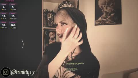 Snapshot of abril__colen chatting on 12/10/24, 04:17 April online show from 12/10/24, 04:17