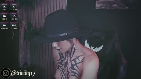 Snapshot of abril__colen chatting on 02/07/25, 08:10 April online show from 02/07/25, 08:10