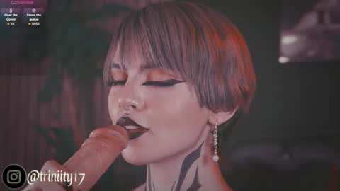 Snapshot of abril__colen chatting on 02/20/25, 11:43 April online show from 02/20/25, 11:43