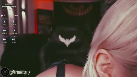 Snapshot of abril__colen chatting on 09/24/25, 01:09 April online show from 09/24/25, 01:09