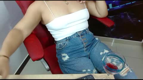 Abril Beltran online show from 02/09/25, 09:17