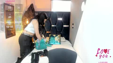 Abril Fox online show from 05/27/26, 08:28