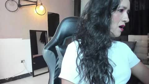 Snapshot of abril_riios chatting on 05/08/26, 09:42 Abril online show from 05/08/26, 09:42