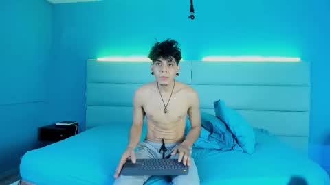 Snapshot of abrilandjulian chatting on 02/24/26, 11:41 Abril and Julian online show from 02/24/26, 11:41